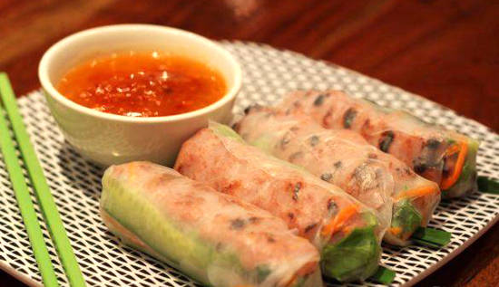 Những chiếc bánh tráng nem dẻo, dai của cù lao Lục Sĩ Thành, cù lao Mây. Ảnh: Bepnhata.