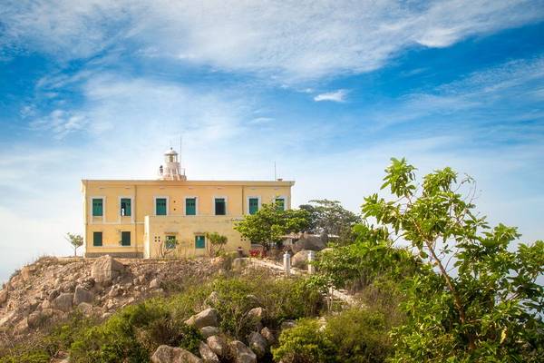 Khuôn viên trạm gác hải đăng Hòn Lớn Nha Trang rộng hơn 750 m2