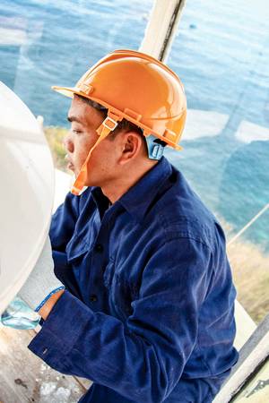 Đời sống sinh hoạt của các công nhân trạm hải đăng Hòn Lớn