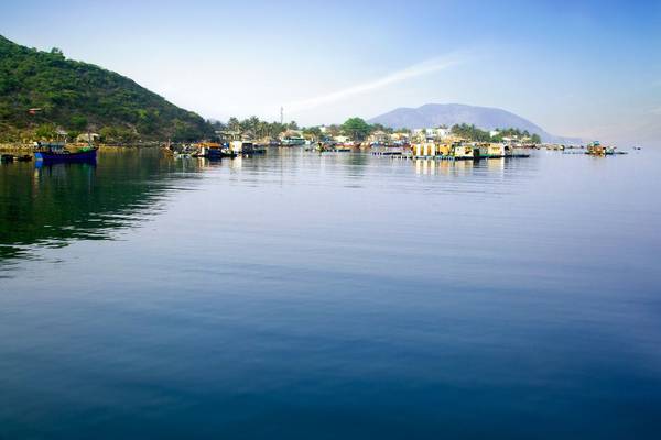 Làng chài đảo Bích Đầm bình yên dưới chân hải đăng Hòn Lớn Nha Trang