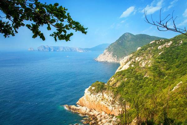 Vịnh Nha Trang nhìn từ hải đăng Hòn Lớn