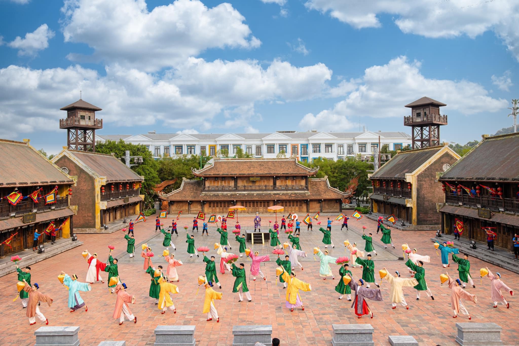 Show diễn Kết nối di sản trong tour Giao lộ thế giới