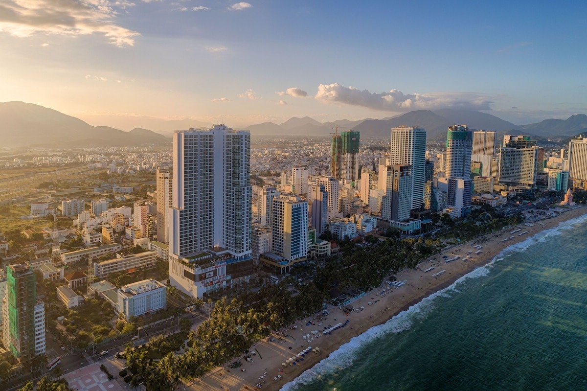 Vinpearl-Beachfront-Nha-Trang-ivivu