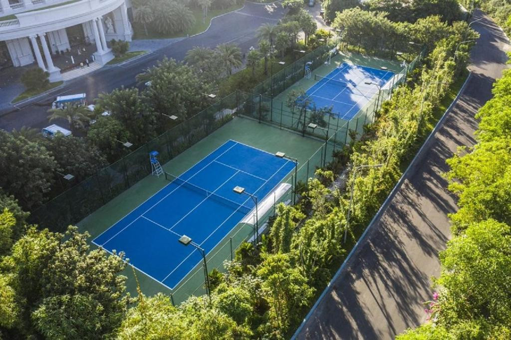 Khu vực san tennis.