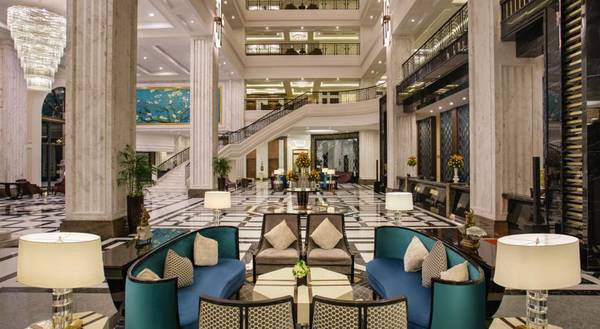 Nhà hàng phục vụ buffet ẩm thực Á - Âu Không gian nhà hàng sang trọng tại resort