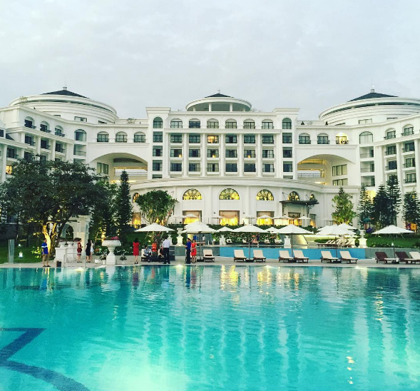 Vinpearl Hạ Long bể bơi ngoài trời