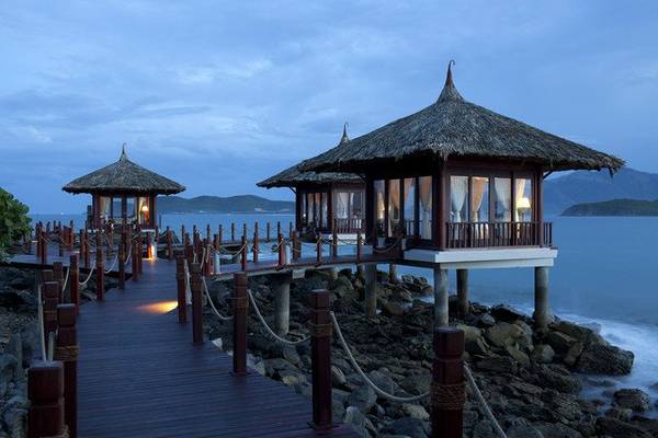 Hồ bơi riêng tư lãng mạn tại Vinpearl Luxury Nha Trang