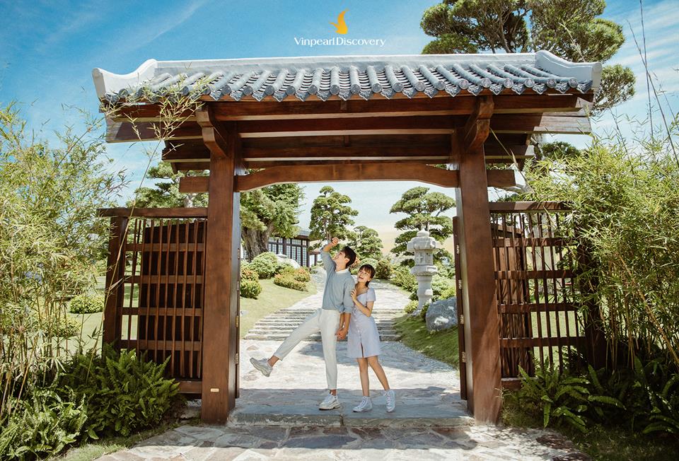 Hồ bơi ngoài trời rộng lớn của Vinpearl Nha Trang