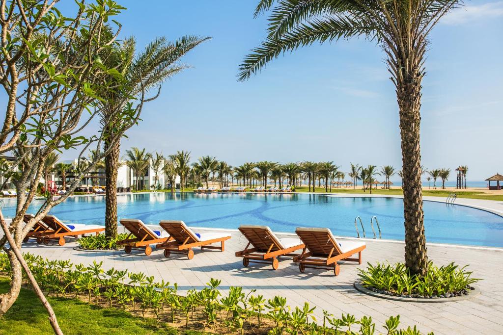 Hồ bơi ngoài trời Vinpearl Resort Nam Hội An