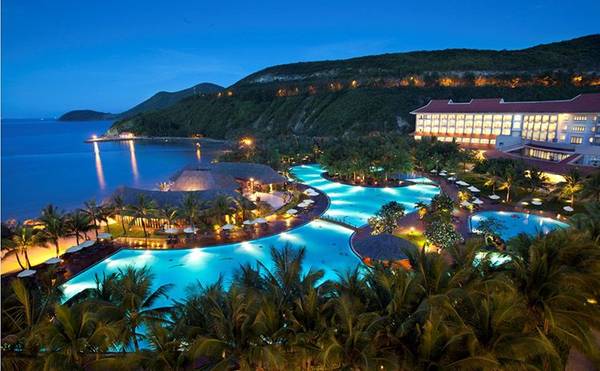 Vinpearl Nha Trang lung linh huyền ảo về đêm