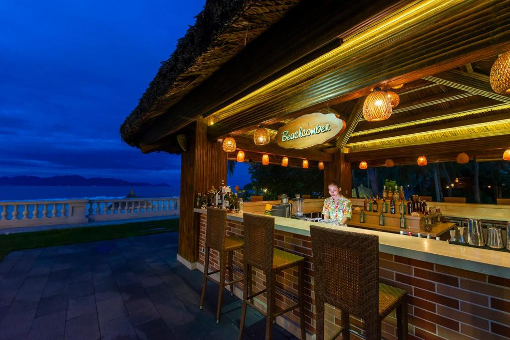 Khu vực quầy bar bên bãi biển.