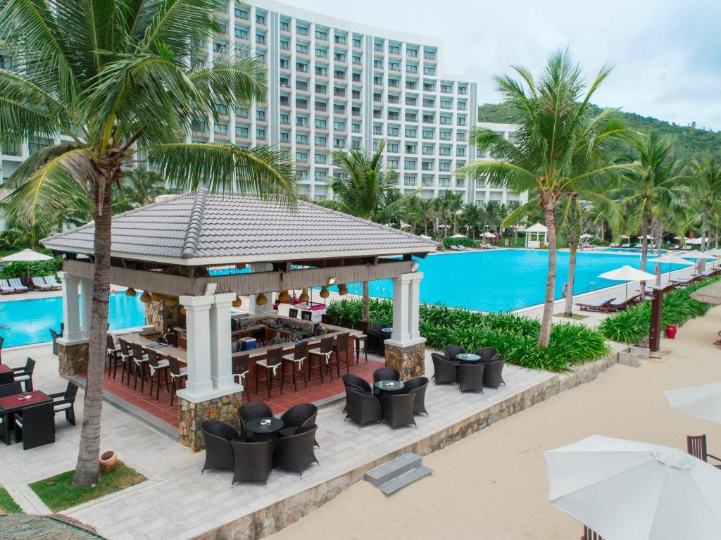 Toàn cảnh Vinpearl Resort & Spa Nha Trang Bay về đêm