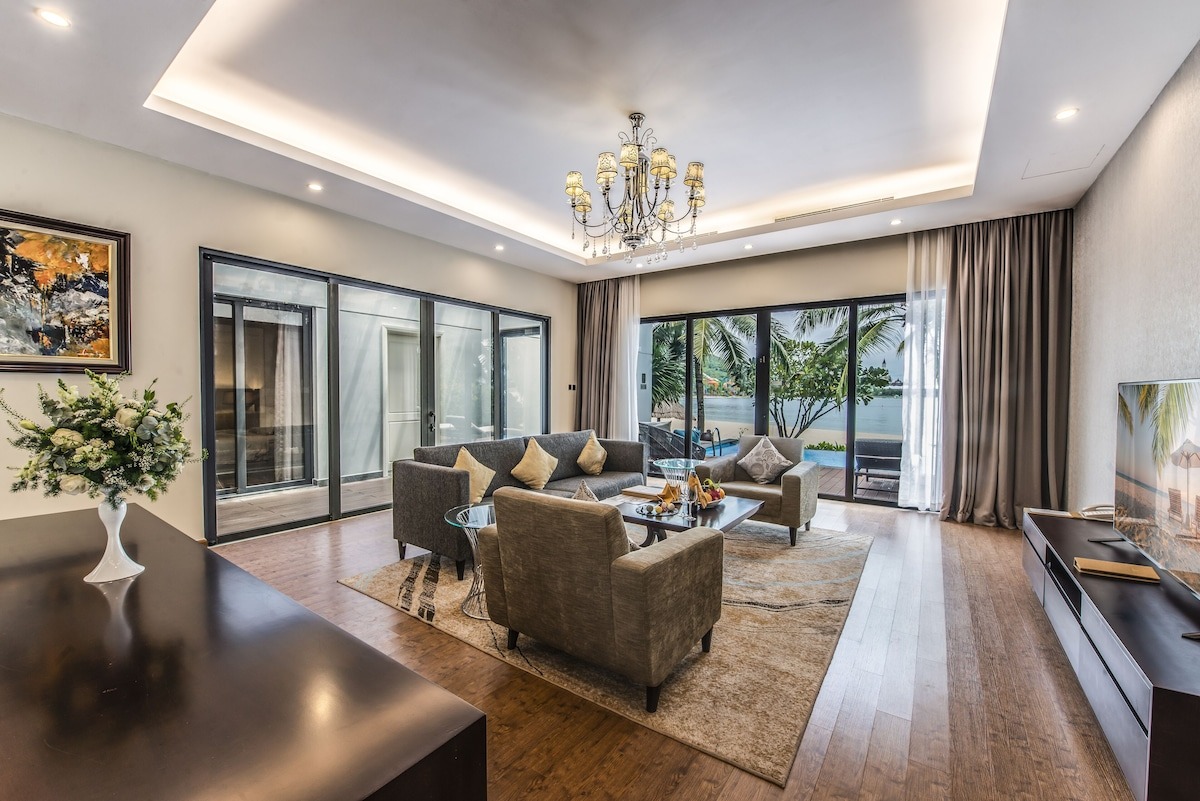 Căn phòng nghỉ ấm cúng phong cách hoàng gia