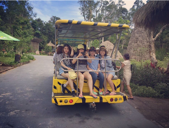 Du khách tham quan Vinpearl Safari Phú Quốc