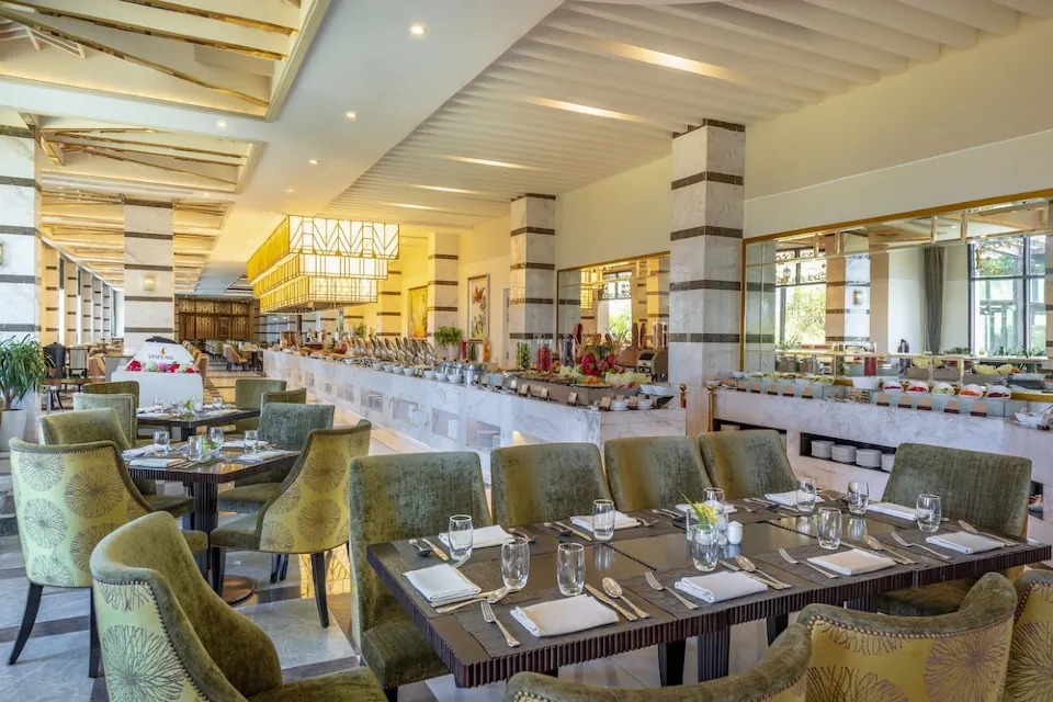 Thưởng thức đồ uống tại quầy bar Vinpearl Sealink Nha Trang Thưởng thức đồ uống tại quầy bar Vinpearl Sealink Nha Trang