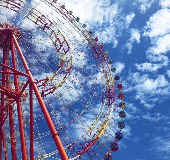 Toàn cảnh Vinpearl Sky Wheel vươn cao bên vịnh biển