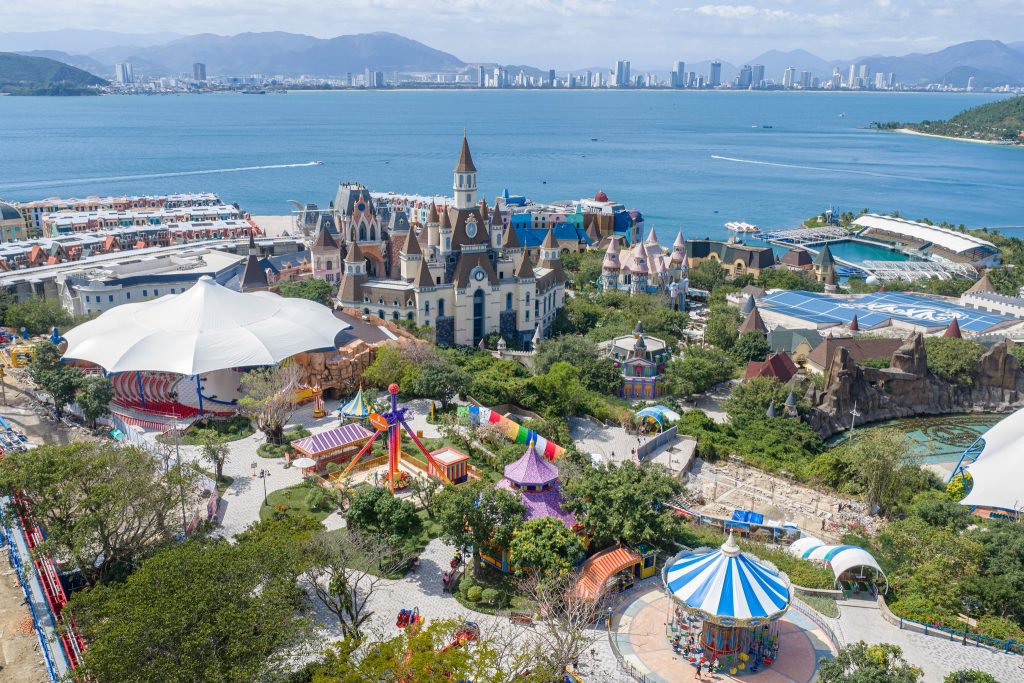 Vui chơi thả ga tại công viên giải trí VinWonders Nha Trang