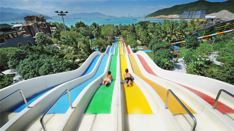 Tập hợp đường trượt nước hấp dẫn tại VinWonders Nha Trang