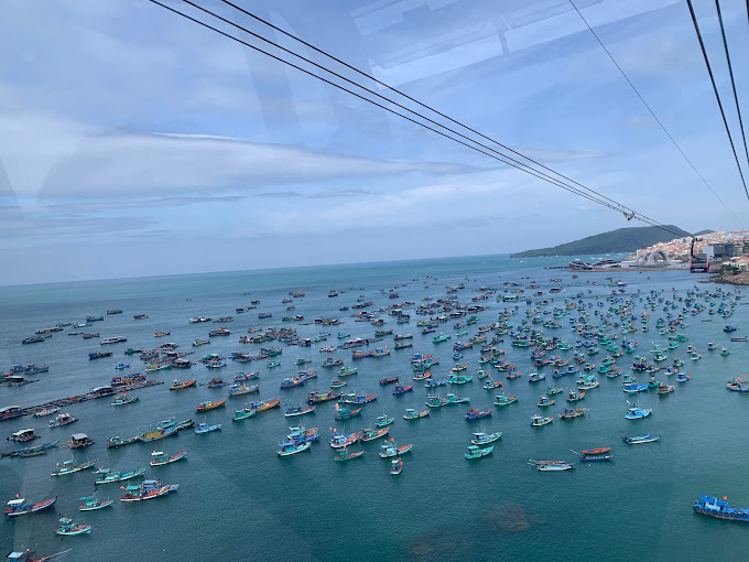 Khung cảnh từ cáp treo Hòn Thơm