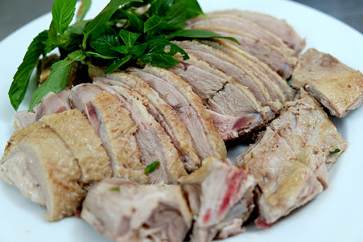 Sơ chế gừng cho món vịt luộc đơn giản