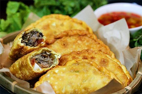 Bánh gối nổi tiếng tại Hà Nội giá 7.000 - 10.000 đồng/chiếc
