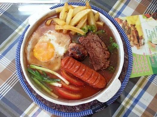 Bánh mì chảo Hà Nội giá 25.000 - 50.000 đồng