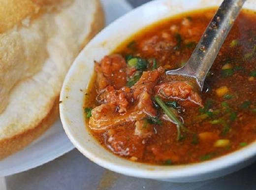 Bánh mì sốt vang Hà Nội giá 30.000 - 45.000 đồng
