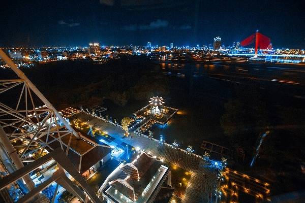 Đà Nẵng nhìn từ cabin Vòng quay Mặt Trời Đà Nẵng