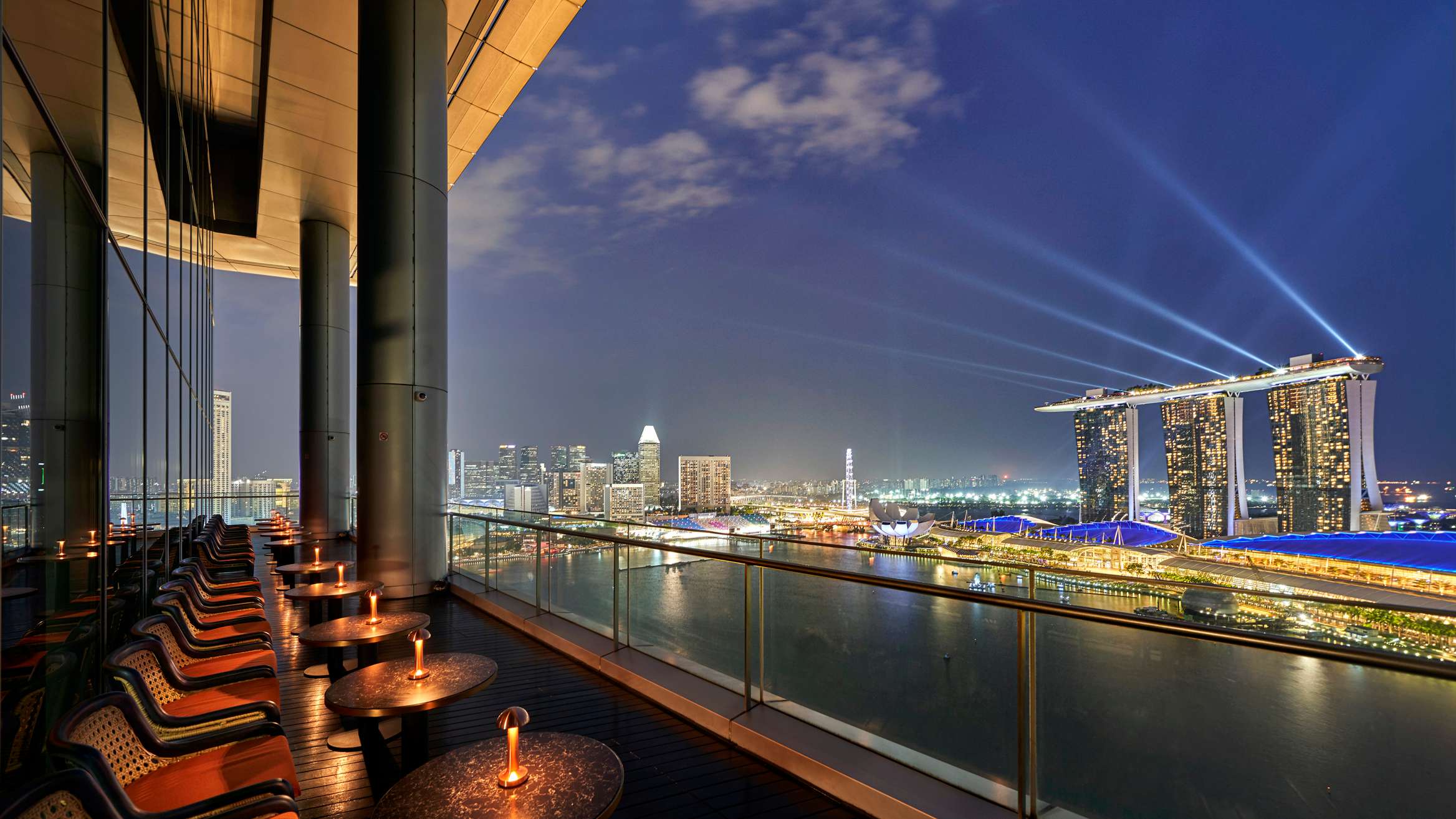 Vue nhà hàng Singapore view đẹp trên sân thượng