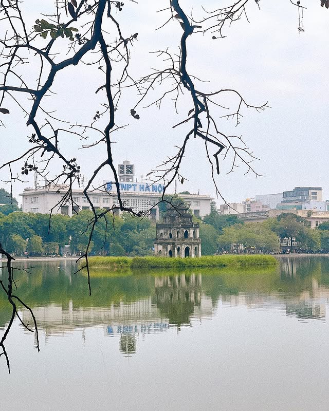 Hồ Hoàn Kiếm trong lịch trình vui chơi Hà Nội 1 ngày