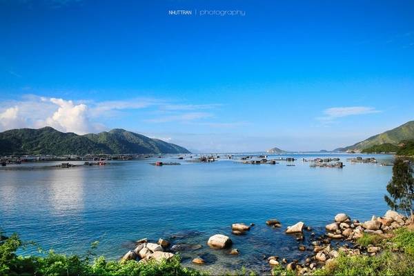Vẻ đẹp lãng mạn của Vũng Rô. Ảnh: Nhut Tran