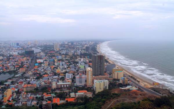 Hình ảnh nhìn từ hai cánh tay tượng khi du lịch Vũng Tàu