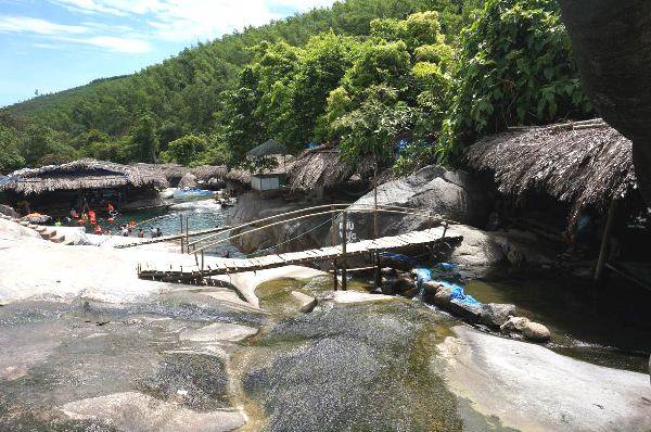 Vẻ đẹp hoang sơ tự nhiên chưa qua bàn tay nhân tạo tôn tạo nhiều tại suối Vũng Voi