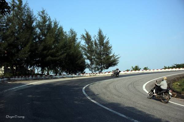 Cung đường vượt đèo Hải Vân với những khúc cua huyền thoại