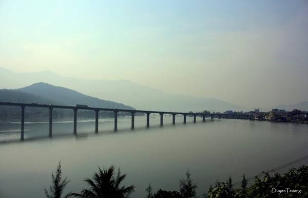 Vượt đèo Hải Vân, ngắm mặt trời lặn bên đầm Lập An