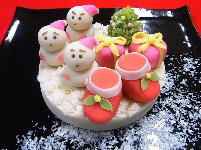 Wagashi thường được dùng để làm quà tặng những ngày lễ tết. Bạn có thể chọn hộp quà mang ý nghĩa đủ đầy, sum vầy, hạnh phúc... Tuy nhiên do không sử dụng chất bảo quản nên món bánh này có hạn sử dụng chỉ vài ngày.