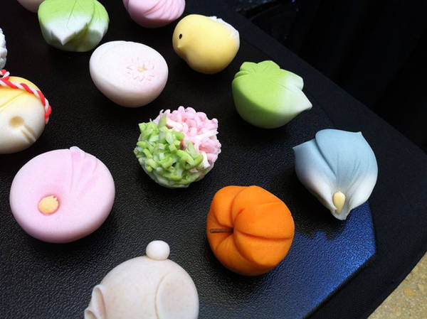 Bánh wagashi Nhật Bản là tên các loại bánh ngọt được làm chủ yếu từ bột gạo, thường dùng với trà của Nhật Bản.