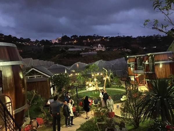 Wine Valley Homestay Đà Lạt không gian nội thất độc đáo