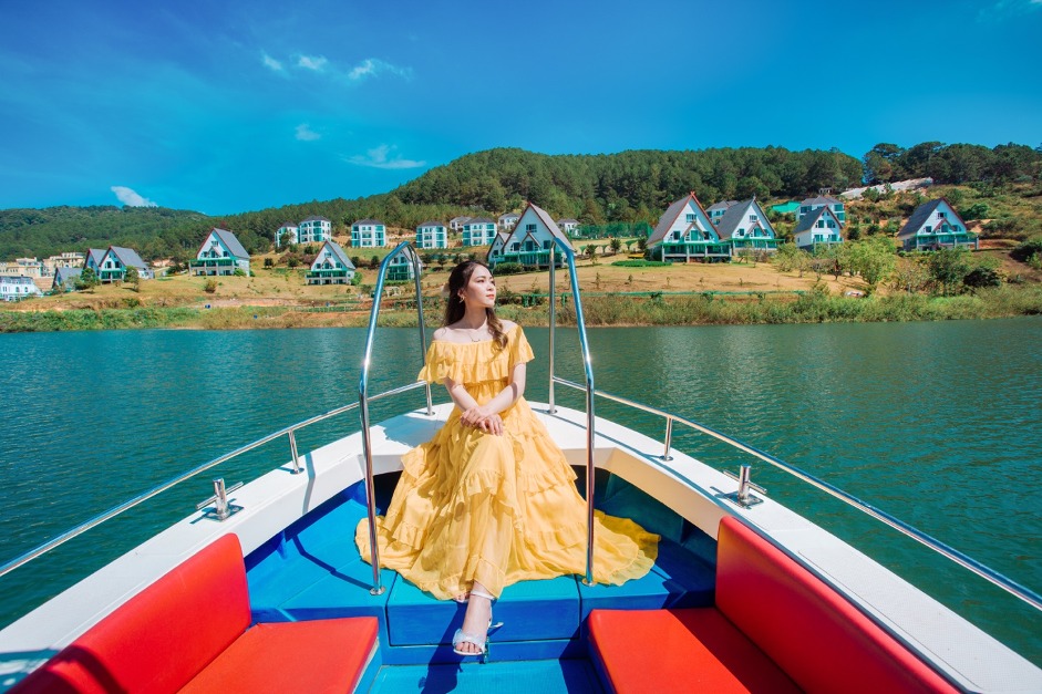 Wonderland Đà Lạt đi thuyền ngắm cảnh