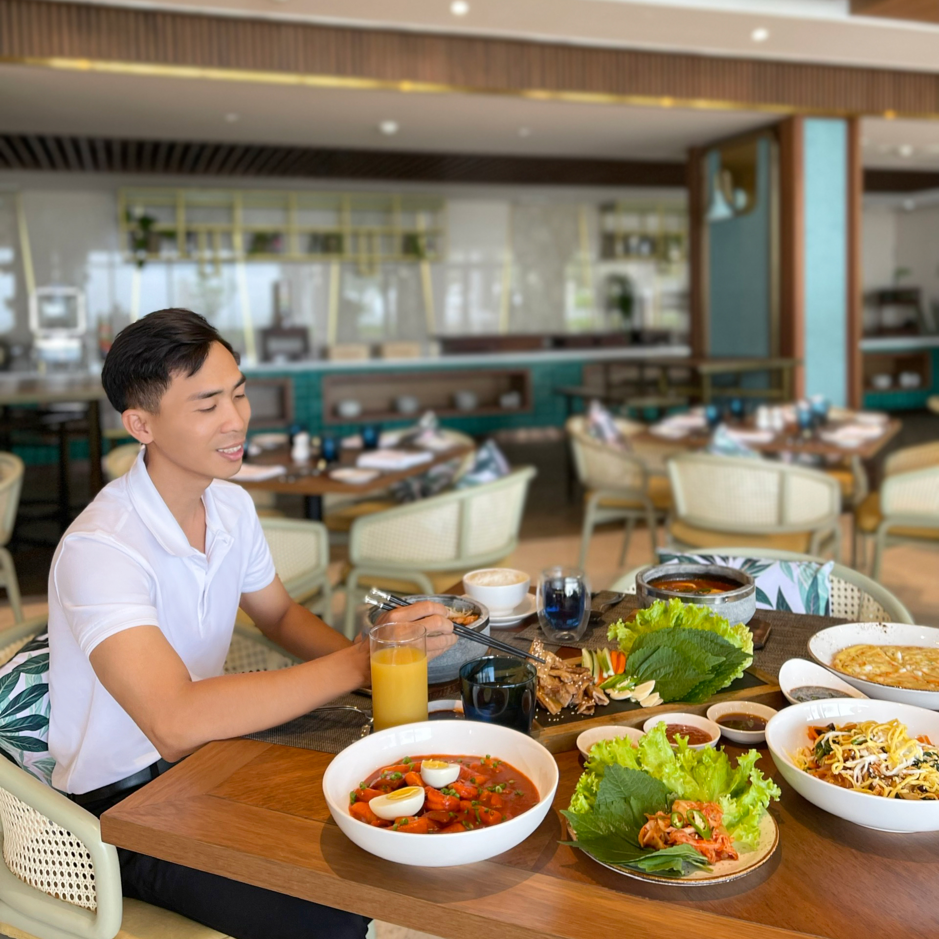 Chúng tôi đã thử thực đơn món Hàn và cả set các món hàu Nhật.