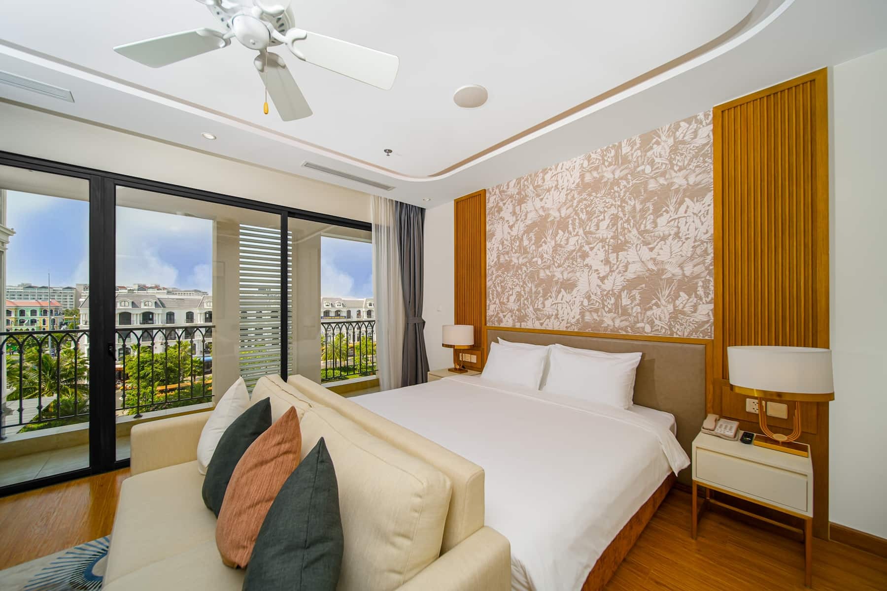Bể bơi tại Wyndham Garden Grandworld Phú Quốc