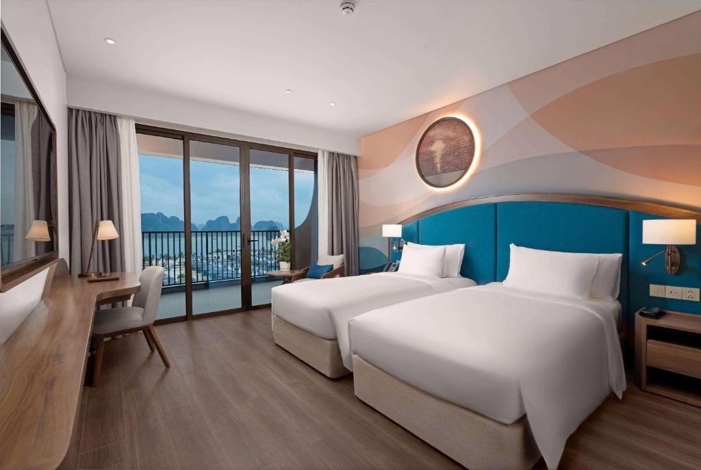 Nội thất phòng Wyndham Garden Sonasea Vân Đồn