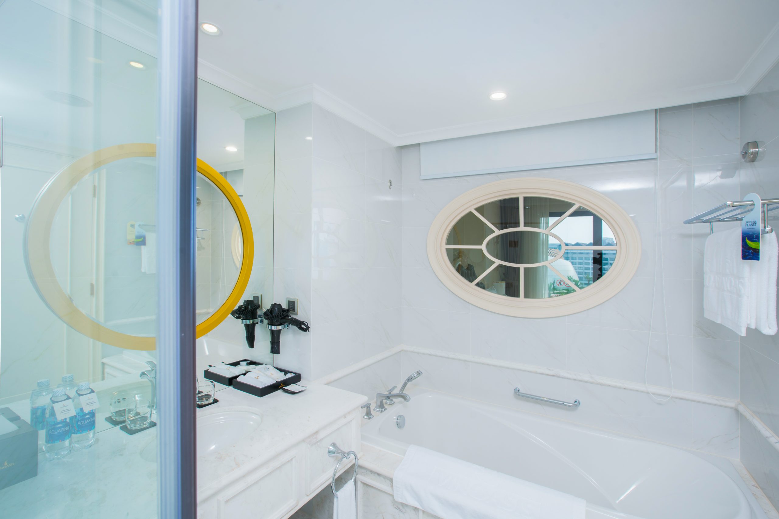 Phòng nghỉ hướng biển Wyndham Grand Phú Quốc