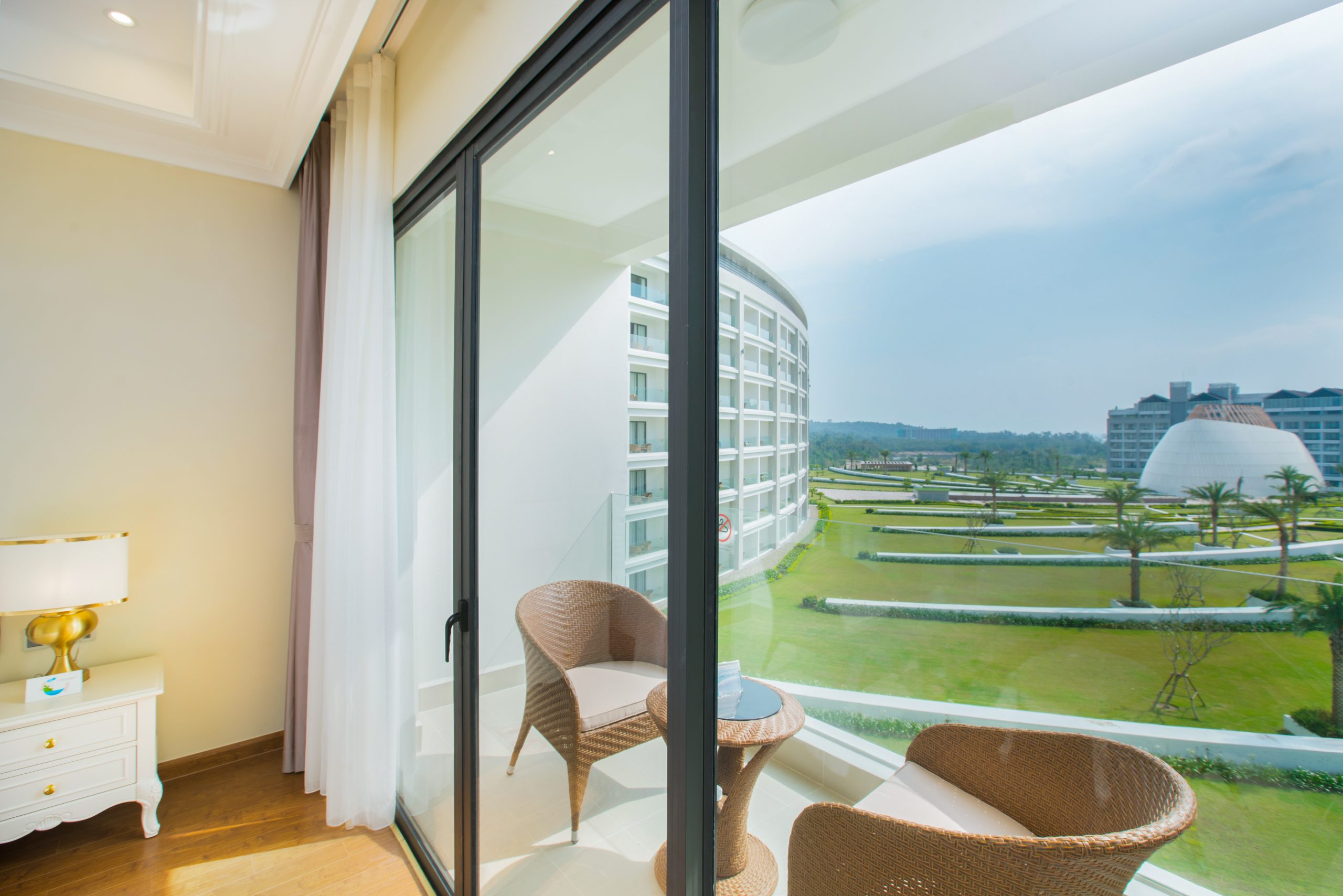 Ban công phòng nghỉ Wyndham Grand Phú Quốc