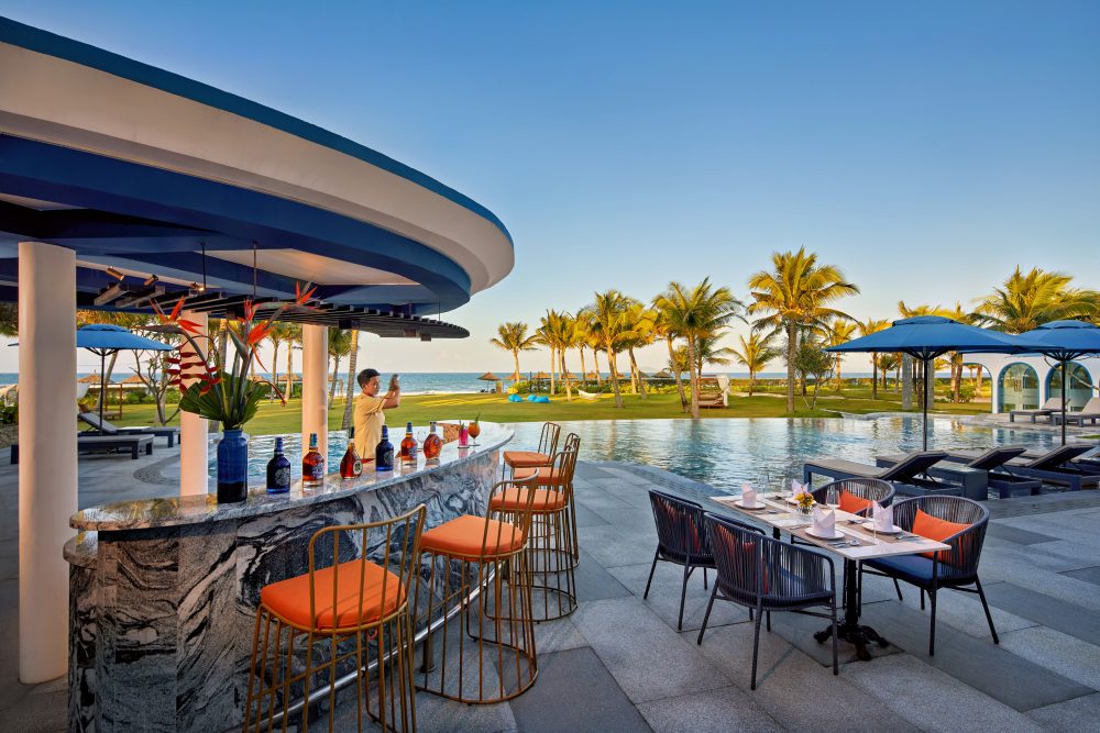 Wyndham Hội An Resort Beach Pool Bar