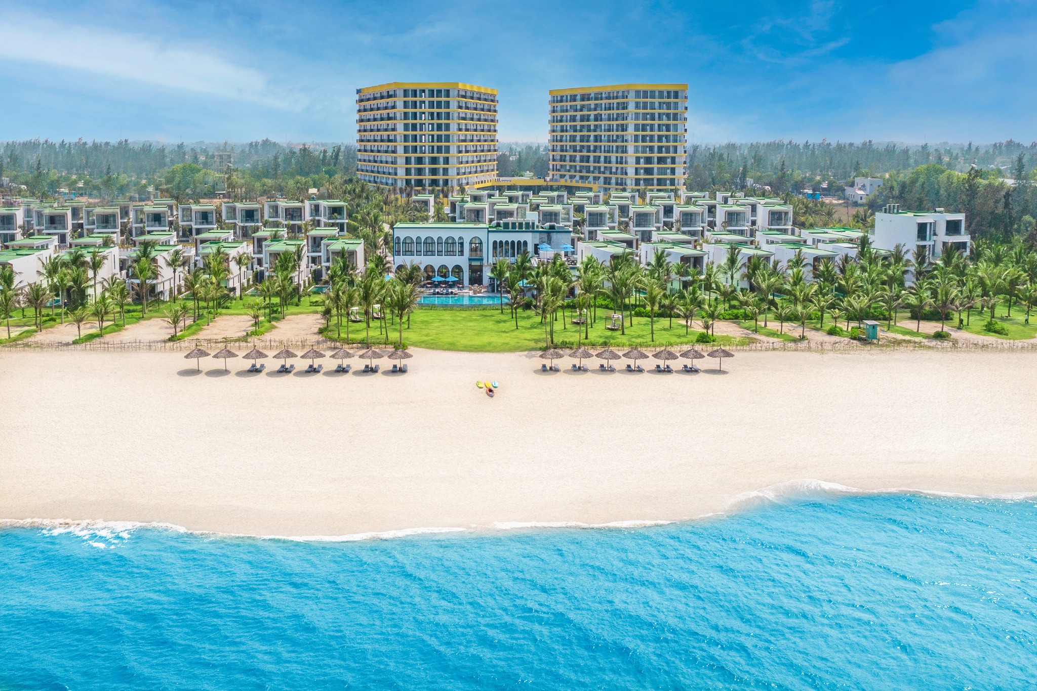 Nghỉ dưỡng bên bãi biển An Bàng tại Wyndham Hội An Royal Beachfront Resort & Villas