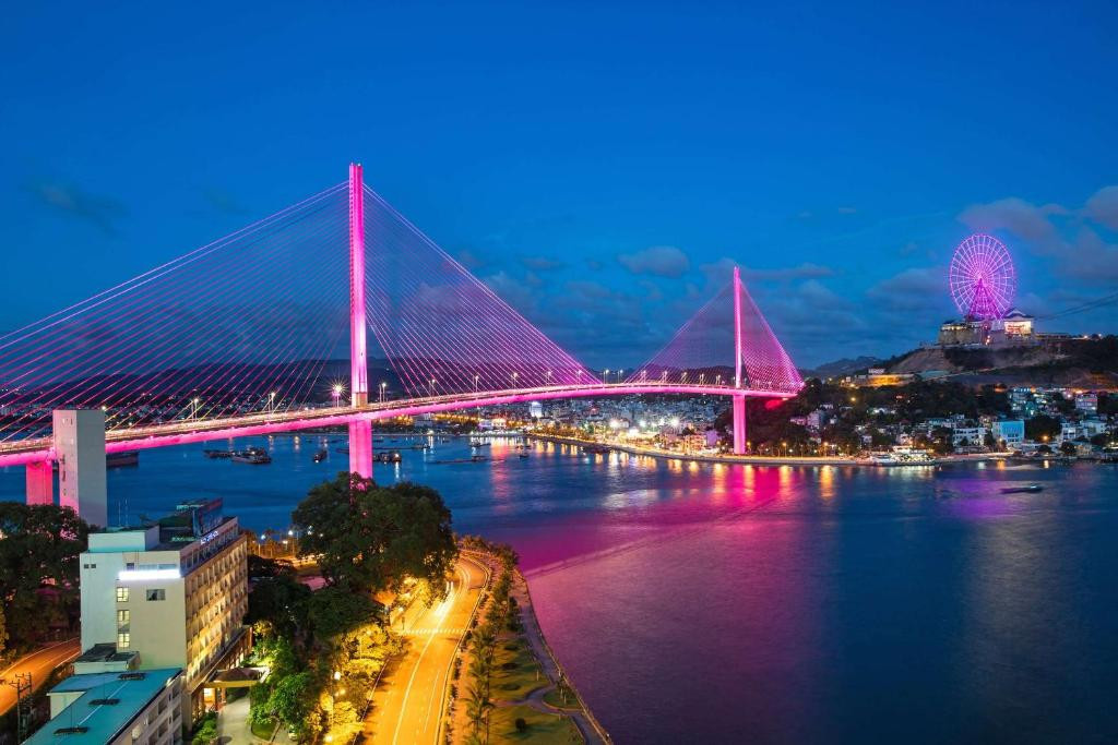 Góc nhìn tuyệt đẹp từ sân thượng Wyndham Legend Hạ Long