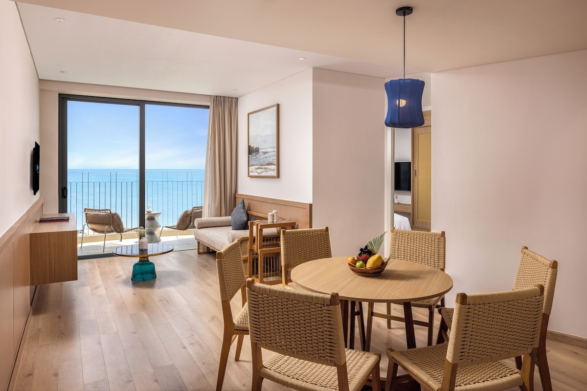 Wyndham-Royal-Beachfront-ivivu-12