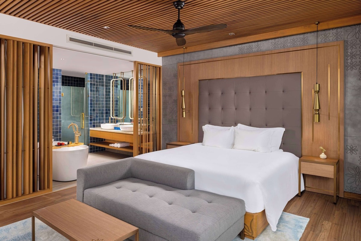 Wyndham-Royal-Beachfront-ivivu-13