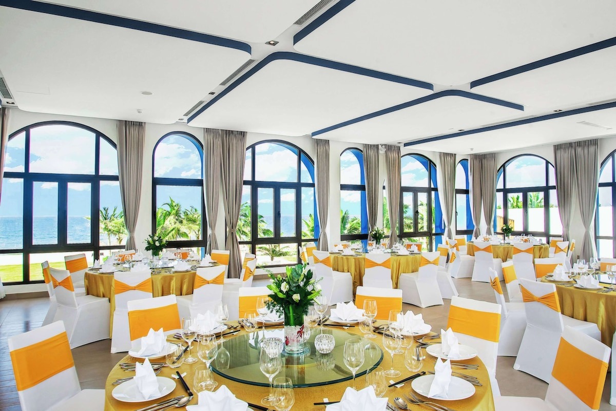 Wyndham-Royal-Beachfront-ivivu-17